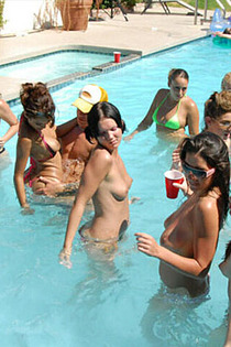 Sexy pool party action gets crazy here in these steamy pics-10