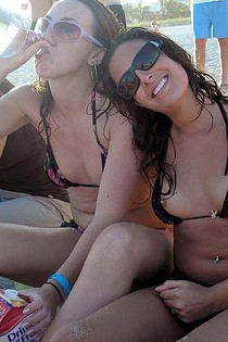 Amateur bikini babes in sexy beach shots-13