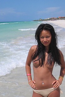 Topless amateur babes exposed at the beach-15