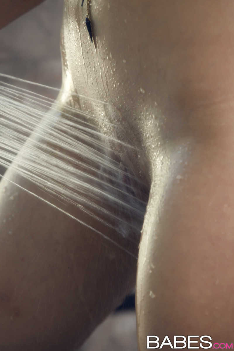 Jade Nile Masturbating In The Shower 17