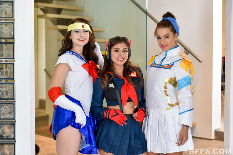 Cosplay Queens 1