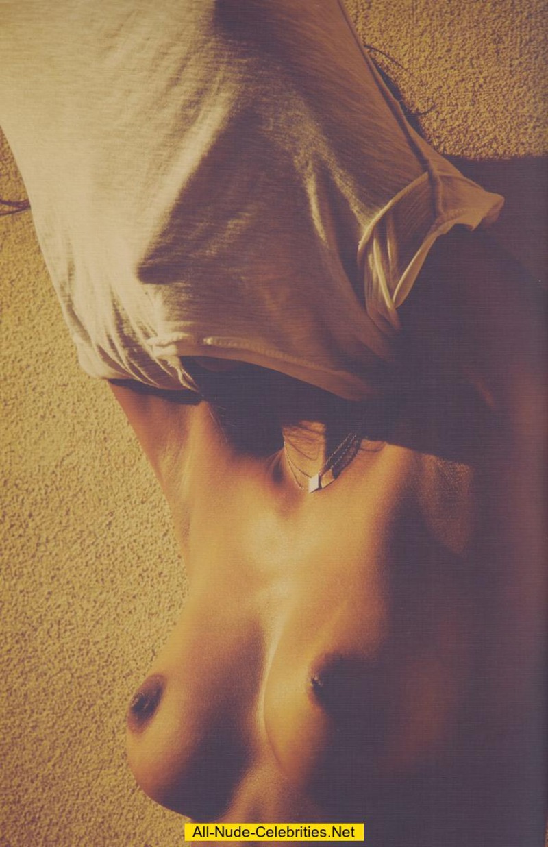 Lais Ribeiro Shows Her Sexy Tits 1