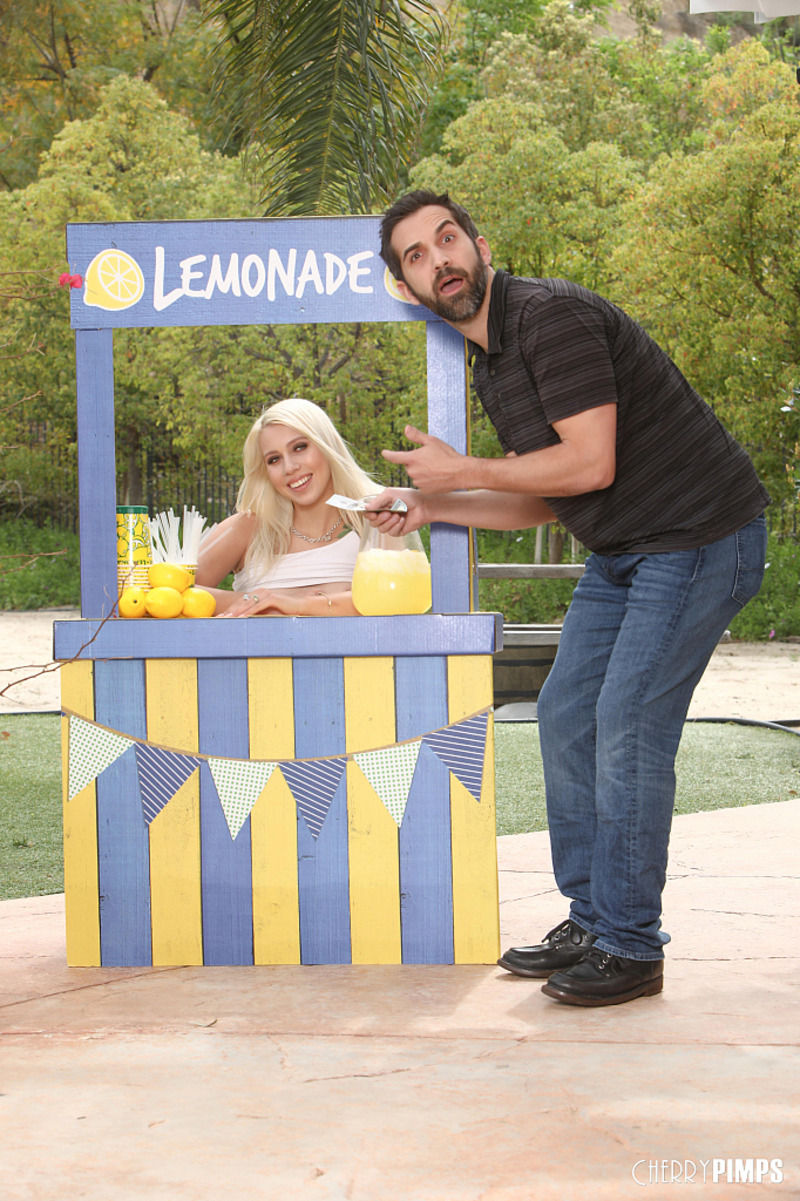 Lemonade Babe Wants Her Lemons Squeezed 15
