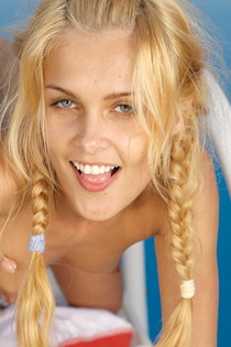 Poolside show with sweet blondie-04