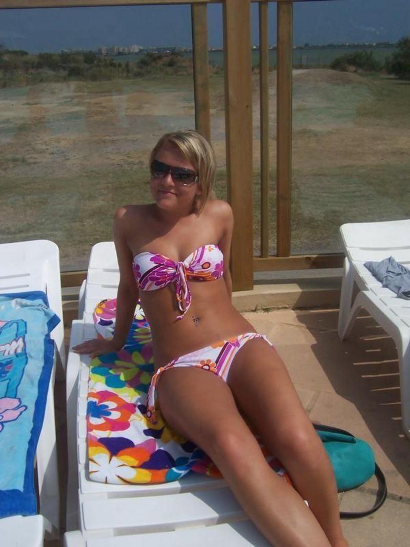 Hot bikini babes showing off at the beach 2