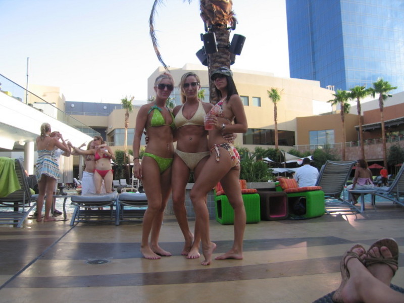 Hot bikini babes showing off at the beach 4