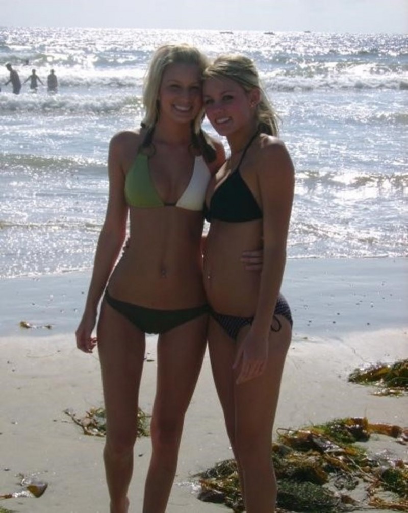 Hot bikini babes showing off at the beach 10
