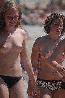 Amateur bikini babes in sexy beach shots-00