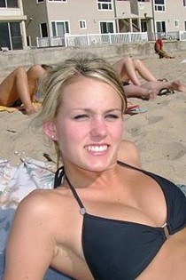 Amateur bikini babes in sexy beach shots-08