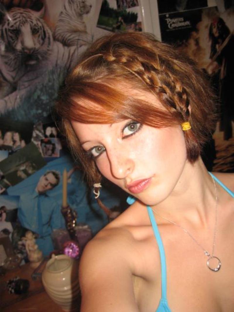 Sexy Emo Girls with Curves 1