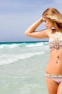 Tori Praver so gorgeous in her sexy bikini-01