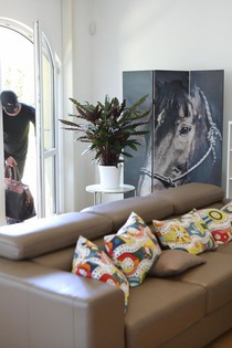 A ROBBER GETS THE PRECIOUS BRUNETTE PRIZE-17