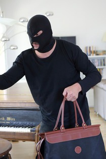 A ROBBER GETS THE PRECIOUS BRUNETTE PRIZE-19