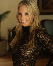 Lauren loses her top