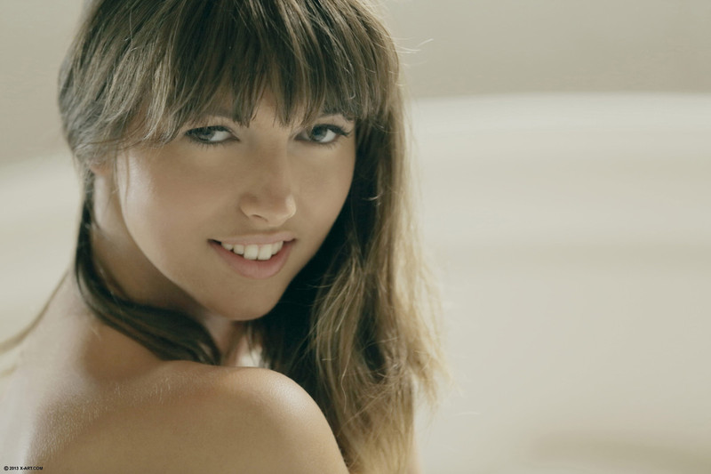 Paulina In Tease And Please 5